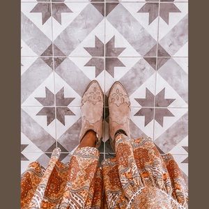 Tanah Folk suede western booties